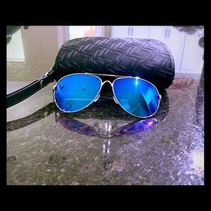 Oakley polarized sunglasses. Feedback OO4079-33.